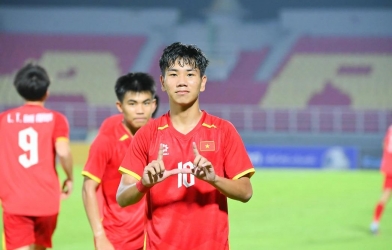 Vietnam's U17 midfielder creates buzz after 2-1 win over Australia, receives a flood of praise