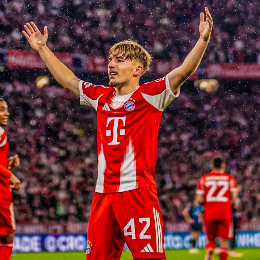 Karl và khoảnh khắc để đời tại Champions League. (Ảnh: eurofootcom)