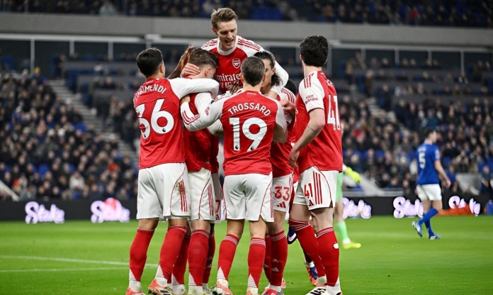 Arsenal hưởng lợi lớn nhờ sai lầm của VAR