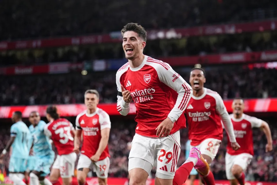Arsenal thắng nghẹt thở Burnley, tiến sát chức vô địch Ngoại hạng Anh - Ảnh 1. Arsenal thắng nghẹt thở Burnley, tiến sát chức vô địch Ngoại hạng Anh - Ảnh 1.