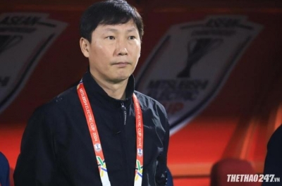 HLV Kim Sang Sik's 'mysterious move' replacing Tiến Linh?
