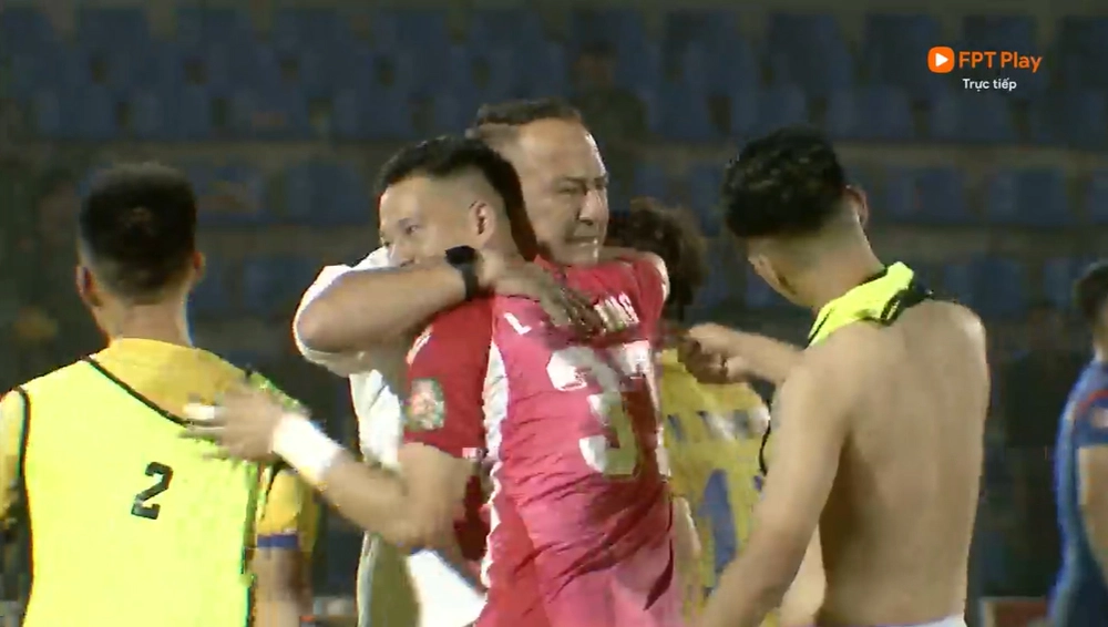 Bắc Ninh FC thăng hạng V-League sau loạt sút luân lưu căng thẳng với PVF-CAND - Ảnh 3. Bắc Ninh FC thăng hạng V-League sau loạt sút luân lưu căng thẳng với PVF-CAND - Ảnh 3.