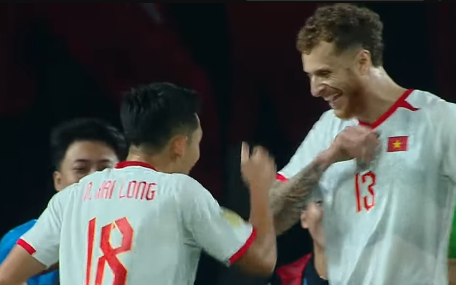 Chấm điểm ĐT Việt Nam: Thành Long và Hoàng Đức điểm 10 tuyệt đối