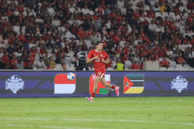 Indonesia tăng bốn bậc trên bảng xếp hạng FIFA, rút ngắn cách biệt với đội tuyển Việt Nam - Ảnh 1.