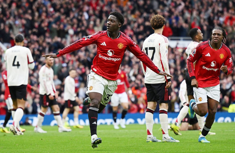 Sir Alex Ferguson nhập viện trong ngày MU thắng kịch tính Liverpool - Ảnh 2.