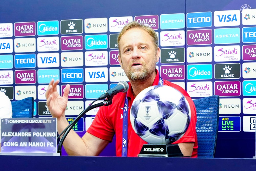 HLV Polking: 'CLB Công an Hà Nội sẵn sàng đối đầu Gamba Osaka' - Ảnh 1. HLV Polking: 'CLB Công an Hà Nội sẵn sàng đối đầu Gamba Osaka' - Ảnh 1.