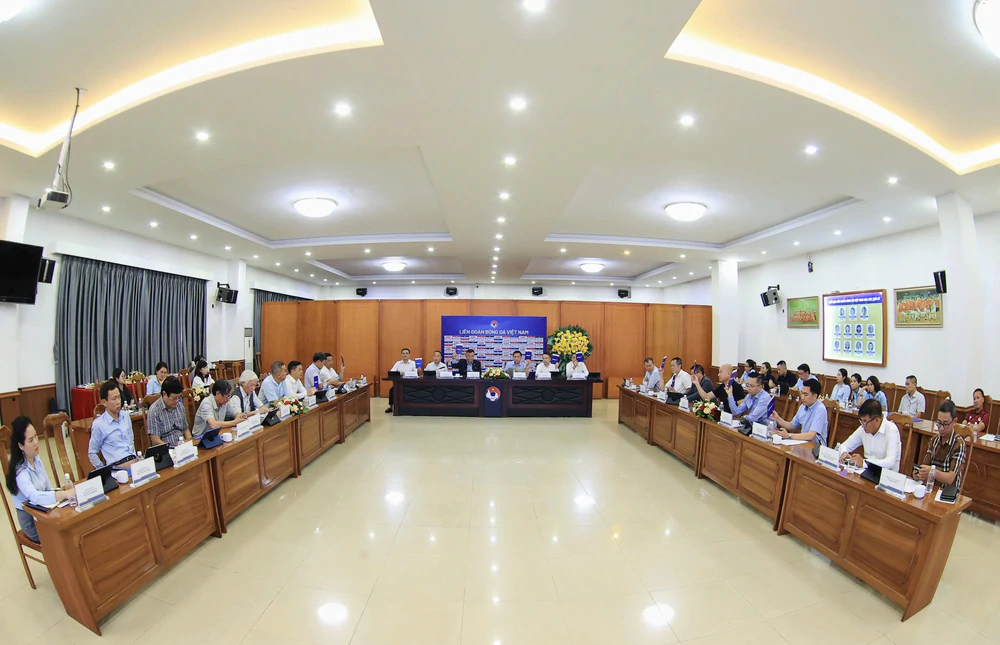 Con tàu bóng đá Việt Nam cần vị thuyền trưởng giỏi - Ảnh 1.