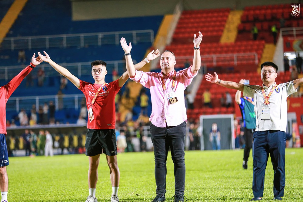 HLV ngoại chật vật ở V-League - Ảnh 5. HLV ngoại chật vật ở V-League - Ảnh 5.