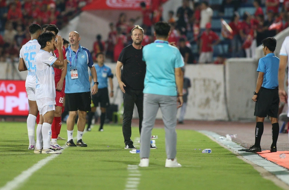 HLV ngoại vượt trội ở bóng đá Việt Nam - Ảnh 1.