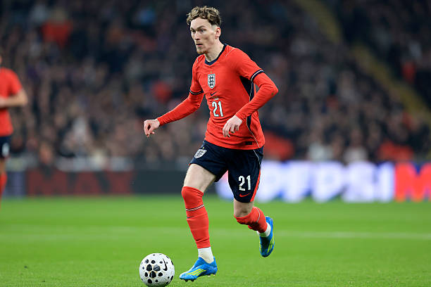 “Cậu ấy đang tiến bộ từng ngày và đã chơi rất tốt. Tôi khá chắc chắn rằng cậu ấy sẽ thể hiện tốt bởi cậu ấy sở hữu sự tự tin tự nhiên, thể lực sung mãn và khả năng thu hồi bóng ấn tượng", HLV Tuchel đánh giá về James Garner sau trận đấu của tuyển Anh với Uruguay