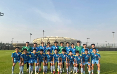 The U23 Vietnam team pays tribute to Coach Đinh Hồng Vinh at the beginning of spring.