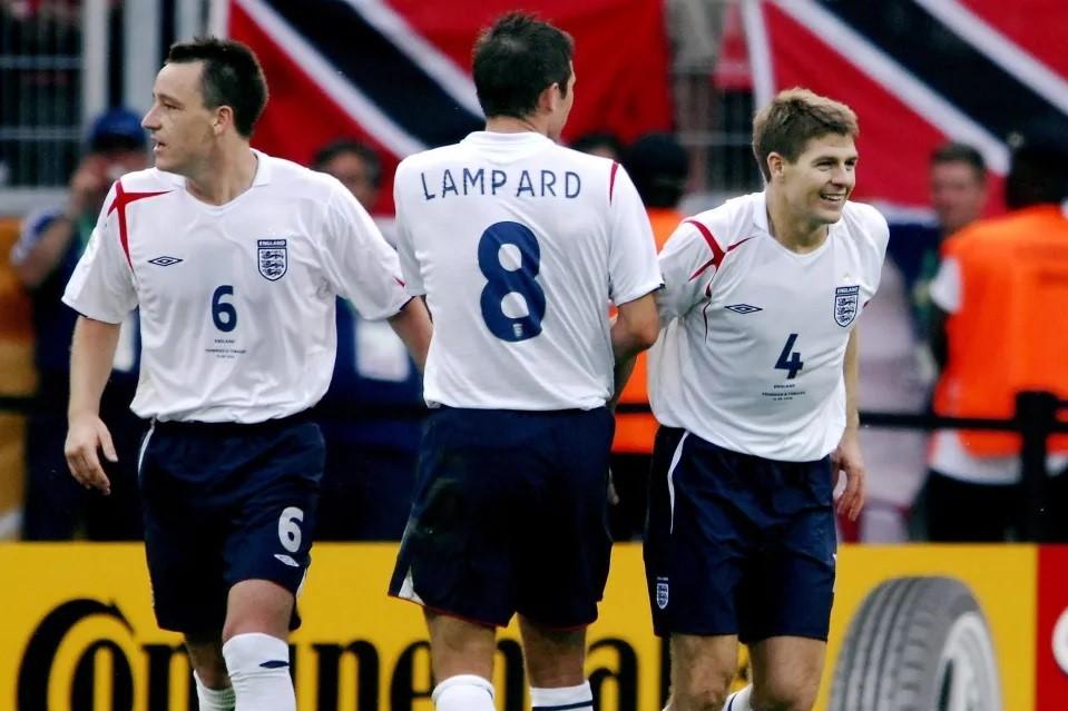 Gerrard shocks: &#39;England&#39;s team is full of selfish losers&#39;