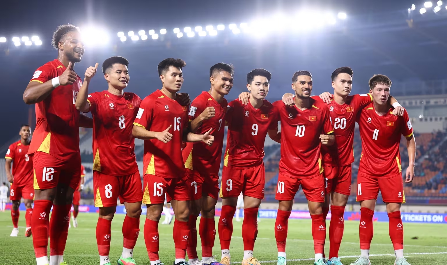 Tin nóng bóng đá Việt Nam hôm nay 27/9: Đội tuyển Việt Nam thăng tiến; Đình Bắc cảm ơn Minh Hoàng - Ảnh 1. Tin nóng bóng đá Việt Nam hôm nay 27/9: Đội tuyển Việt Nam thăng tiến; Đình Bắc cảm ơn Minh Hoàng - Ảnh 1.