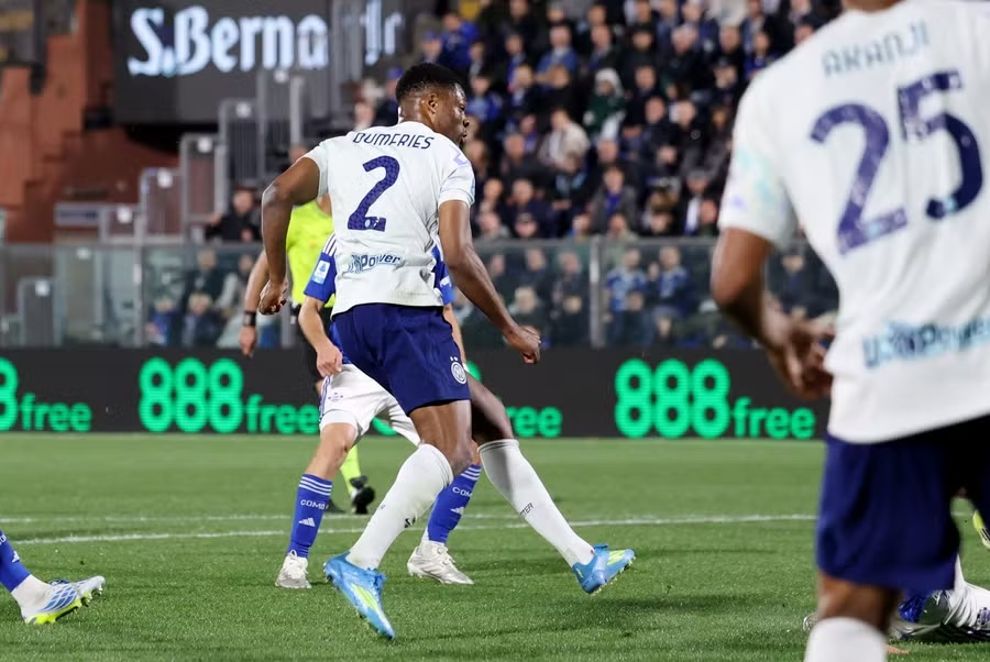 Inter Milan xây chắc ngôi đầu sau màn rượt đuổi tỷ số ngoạn mục với đội bóng của Fabregas - Ảnh 2.