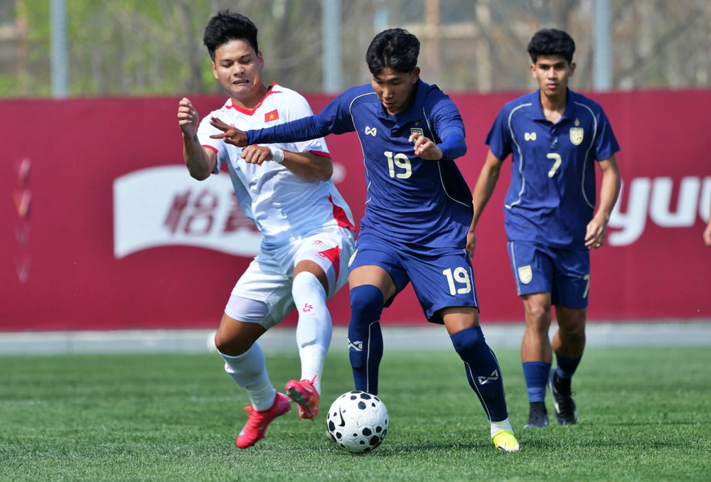 Thất bại kép và lời nhắc cần thiết cho bóng đá Việt Nam - Ảnh 1.