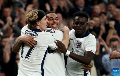 English star reacts to Rooney's criticism