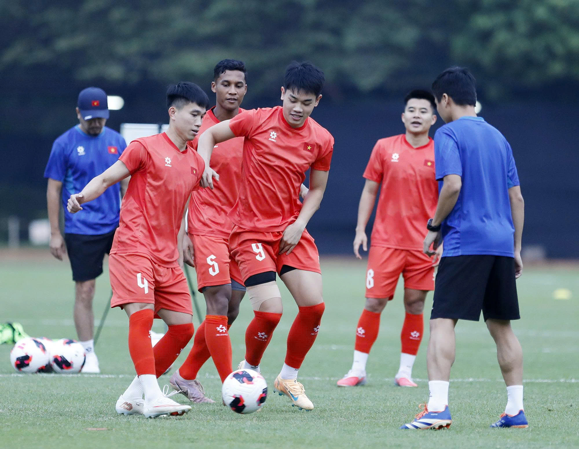 Tin nóng bóng đá Việt hôm nay 29/9: Tuyển Việt Nam chốt phương án gặp Thái Lan; U23 Việt Nam dự giải quốc tế tại Gia Lai - Ảnh 1. Tin nóng bóng đá Việt hôm nay 29/9: Tuyển Việt Nam chốt phương án gặp Thái Lan; U23 Việt Nam dự giải quốc tế tại Gia Lai - Ảnh 1.