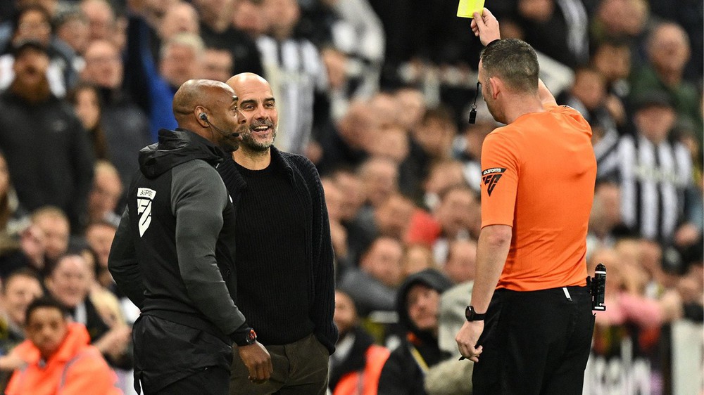 Dù đối mặt án treo hai trận, vì sao Pep Guardiola vẫn được chỉ đạo Man City ở chung kết với Arsenal? - Ảnh 1.