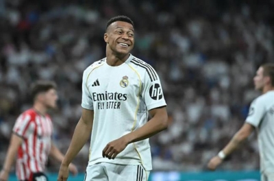 Even without playing, PSG star lifts UCL trophy while Mbappe still falls short