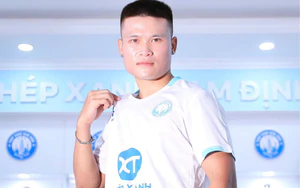 Tuan Hai makes his debut for Thep Xanh Nam Dinh.