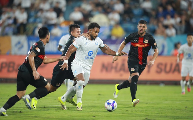 Coach Vu Hong Viet makes surprising remarks about Xuan Son after ending 10-match winless streak