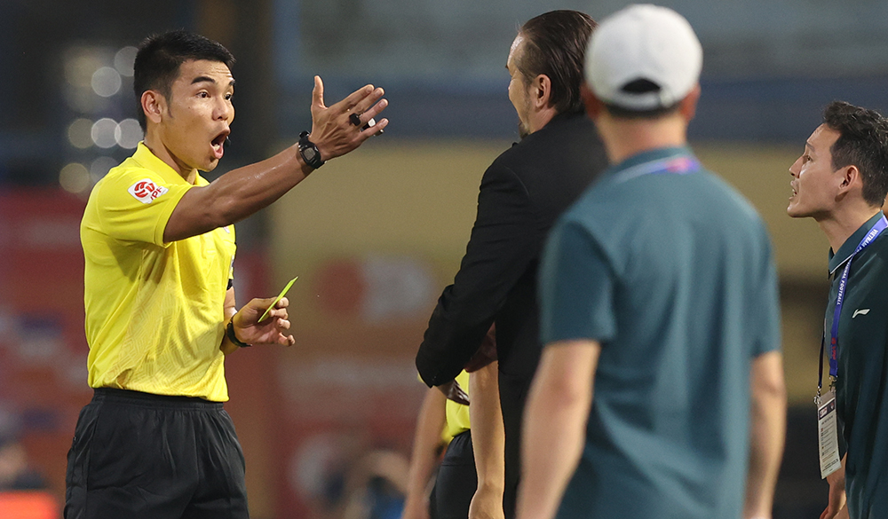 Bình luận: Suy ngẫm từ một tấm thẻ đỏ - Ảnh 1.