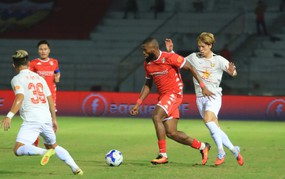 Live streaming link for the Ha Tinh vs Hai Phong football match at 18:00 today, V-League round 19