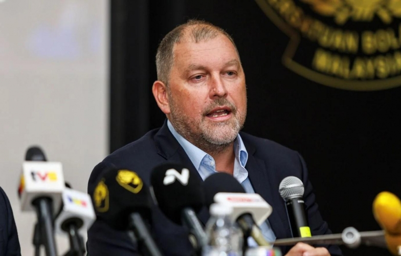 Just after criticizing the Football Association, Malaysia&#39;s coach surprisingly apologized, shocking the public.