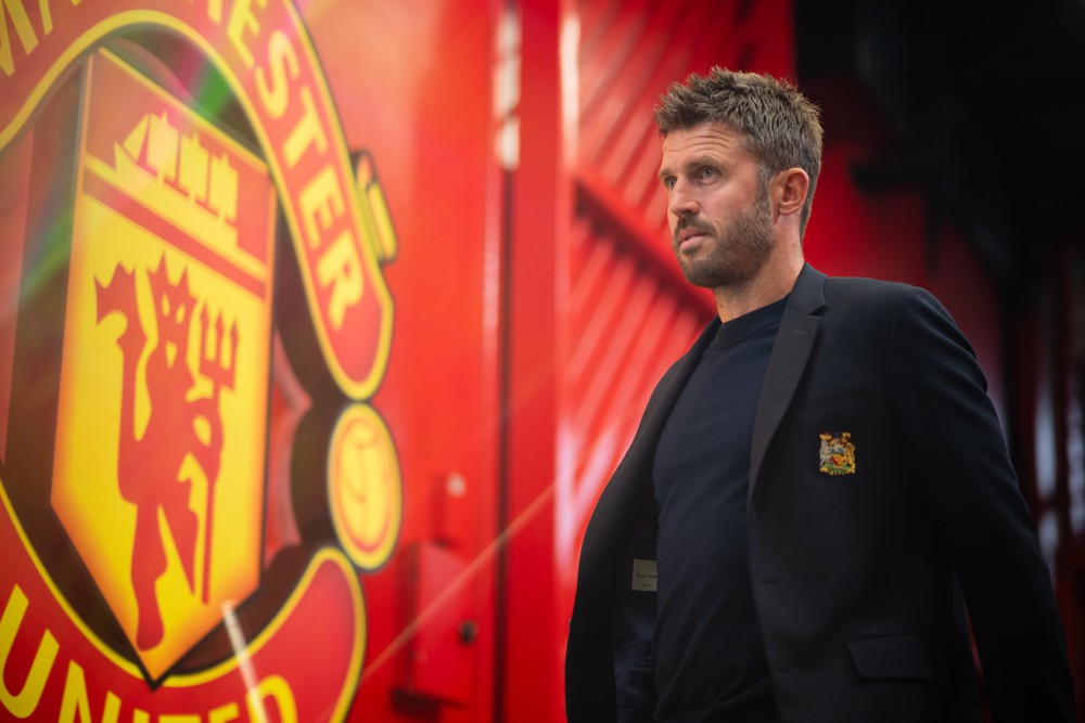Michael Carrick tiếp tục ở lại Old Trafford: MU thực sự đang toan tính điều gì? - Ảnh 1. Michael Carrick tiếp tục ở lại Old Trafford: MU thực sự đang toan tính điều gì? - Ảnh 1.