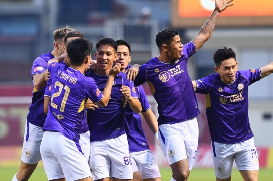 Hung Dung shines, Hanoi defeats Ninh Binh to close in on top 3