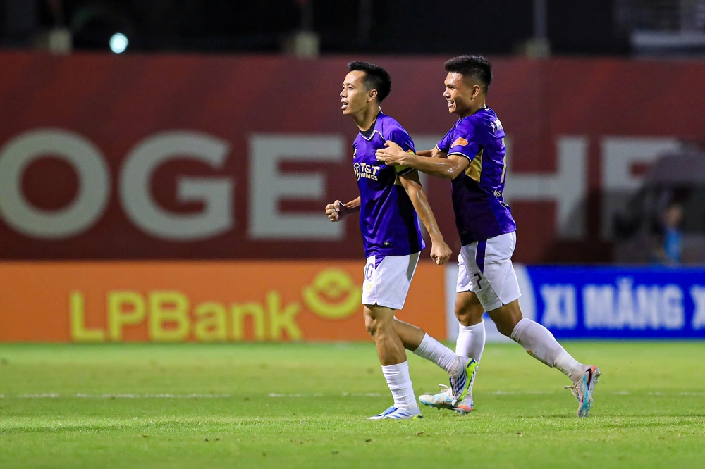 Tin nóng bóng đá Việt Nam hôm nay 26/4: U17 Việt Nam về nước; Văn Quyết bị treo giò sau trận gặp CLB Ninh Bình - Ảnh 3.