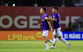 Vietnam football hot news today April 26: Vietnam U17 team returns home; Van Quyet suspended after match against Ninh Binh Club.