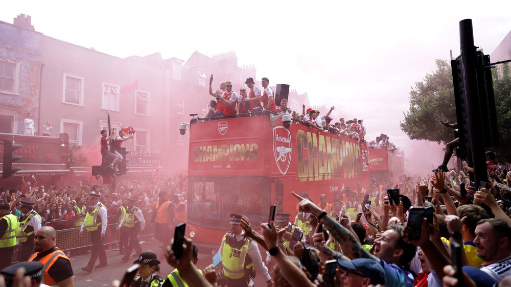 1 triệu người nhuộm đỏ London mừng Arsenal vô địch Ngoại hạng Anh - Ảnh 21.