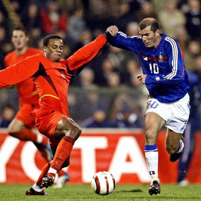 Và đây là tuổi 17 của Kompany. (Ảnh: Give Me Sport)