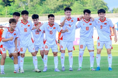 Identify Vietnam's opponent early in the Southeast Asian semifinals