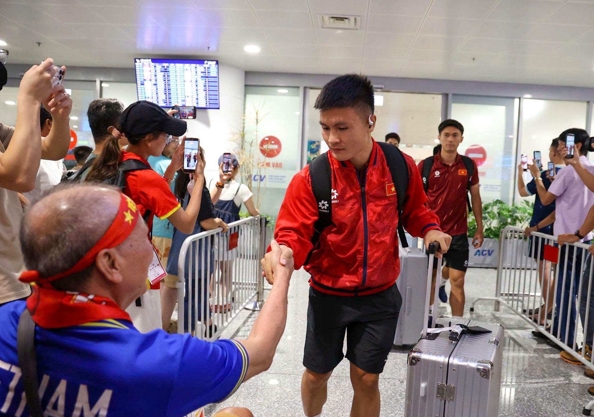 Thành Chung: 'Đội tuyển Việt Nam tôn trọng đối thủ Malaysia' - Ảnh 2. Thành Chung: 'Đội tuyển Việt Nam tôn trọng đối thủ Malaysia' - Ảnh 2.