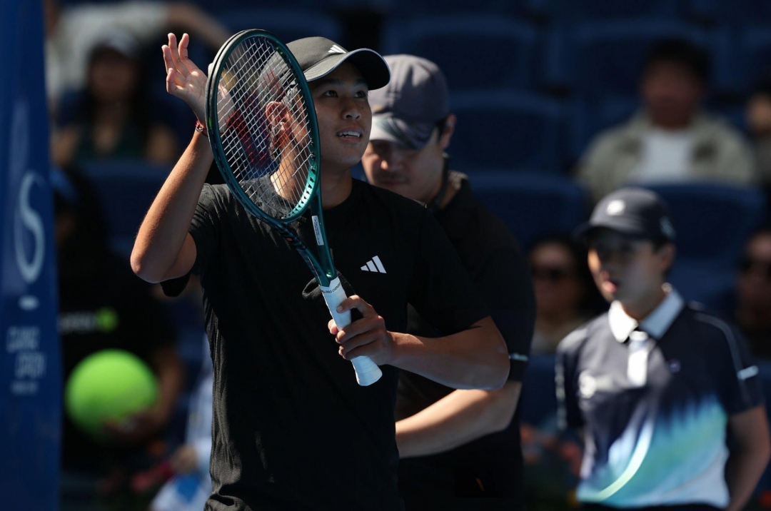 Young Vietnamese-American star Learner Tien defeats a top 10 opponent, reaching a significant milestone