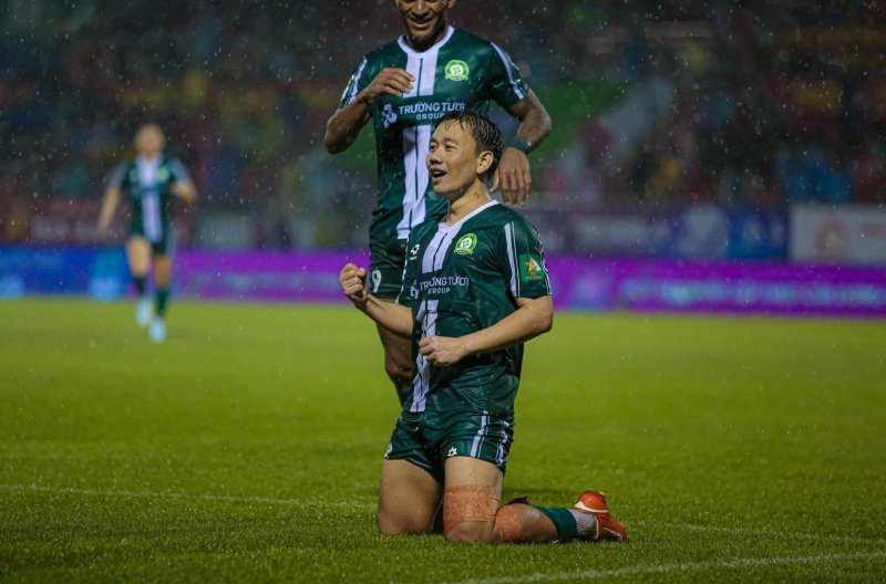 Round 3 of the First Division: Công Phượng&#39;s Team Continues to Soar