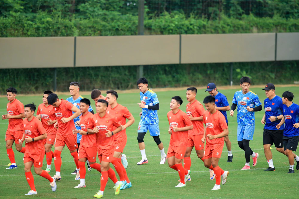 Tin nóng bóng đá Việt hôm nay 23/9: Đội tuyển Việt Nam sang Indonesia; U23 Việt Nam đón tin vui trước trận gặp Hàn Quốc - Ảnh 1. Tin nóng bóng đá Việt hôm nay 23/9: Đội tuyển Việt Nam sang Indonesia; U23 Việt Nam đón tin vui trước trận gặp Hàn Quốc - Ảnh 1.