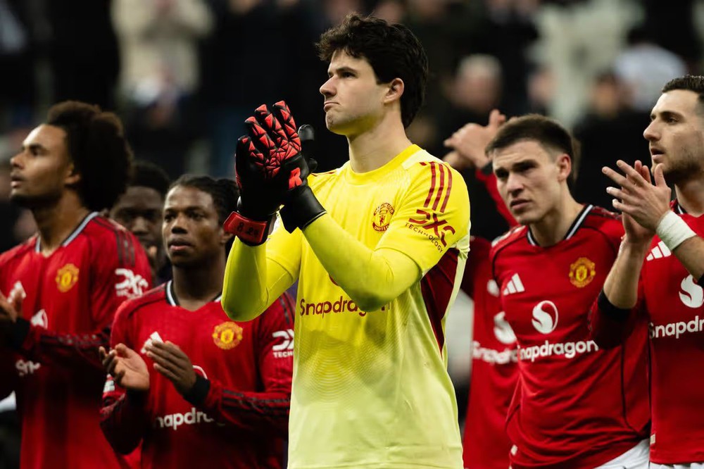 Man United thua trận đầu tiên với HLV Michael Carrick: “Quỷ đỏ” chưa dứt bệnh - Ảnh 1.