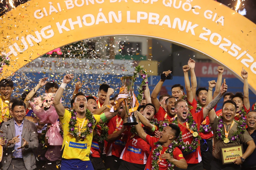 Chung kết Cúp Quốc gia-Chứng khoán LPBank 2025/26, Ninh Bình 1-2 Công an TP.HCM: Công an TP.HCM hoàn thành chuyện cổ tích - Ảnh 1. Chung kết Cúp Quốc gia-Chứng khoán LPBank 2025/26, Ninh Bình 1-2 Công an TP.HCM: Công an TP.HCM hoàn thành chuyện cổ tích - Ảnh 1.
