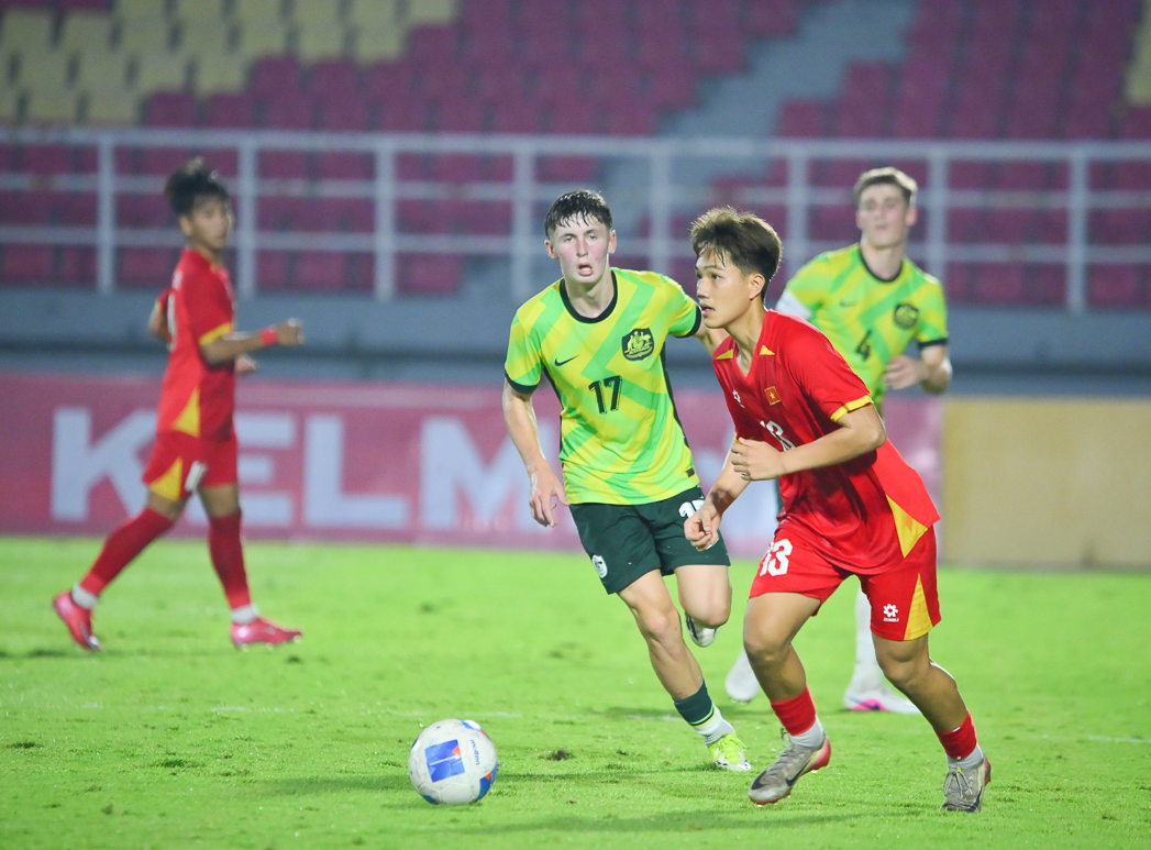 Tin nóng bóng đá Việt hôm nay 16/5: U17 Việt Nam gặp khó trước U17 Australia; Thái Sơn Bắc khẳng định sức mạnh - Ảnh 1. Tin nóng bóng đá Việt hôm nay 16/5: U17 Việt Nam gặp khó trước U17 Australia; Thái Sơn Bắc khẳng định sức mạnh - Ảnh 1.