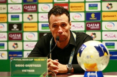 Vietnam National Team Coach Criticizes Playing Surface in Indonesia After 2-0 Victory