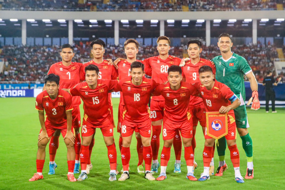 Tin nóng bóng đá Việt hôm nay 11/8: Đội tuyển Việt Nam được cộng điểm FIFA; Quang Hải dồn sức tập luyện đấu Malaysia - Ảnh 1. Tin nóng bóng đá Việt hôm nay 11/8: Đội tuyển Việt Nam được cộng điểm FIFA; Quang Hải dồn sức tập luyện đấu Malaysia - Ảnh 1.