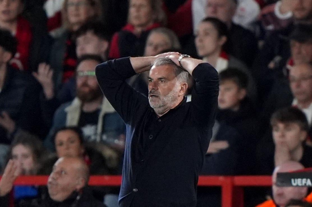 Fans demand the dismissal of coach Postecoglou just 23 days after his appointment