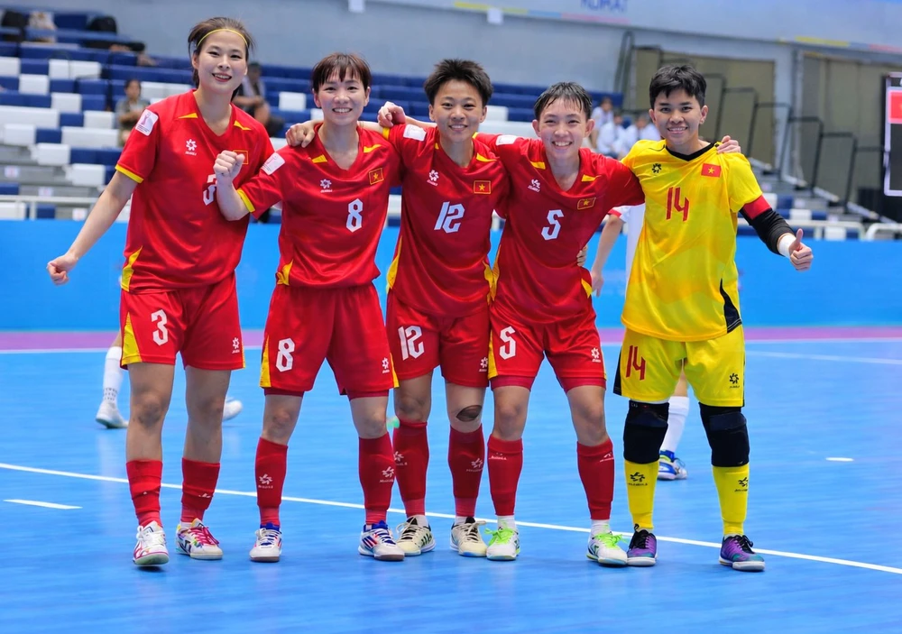 Tin nóng bóng đá Việt hôm nay 27/2: Việt Nam gặp Thái Lan tại bán kết futsal Đông Nam Á; Hà Tĩnh vắng trung vệ số một ở trận gặp SLNA - Ảnh 1.