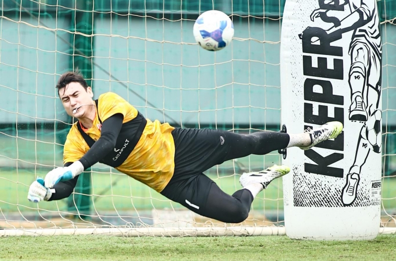 Goalkeeper Đặng Văn Lâm is recommended to return to the Vietnam national team.