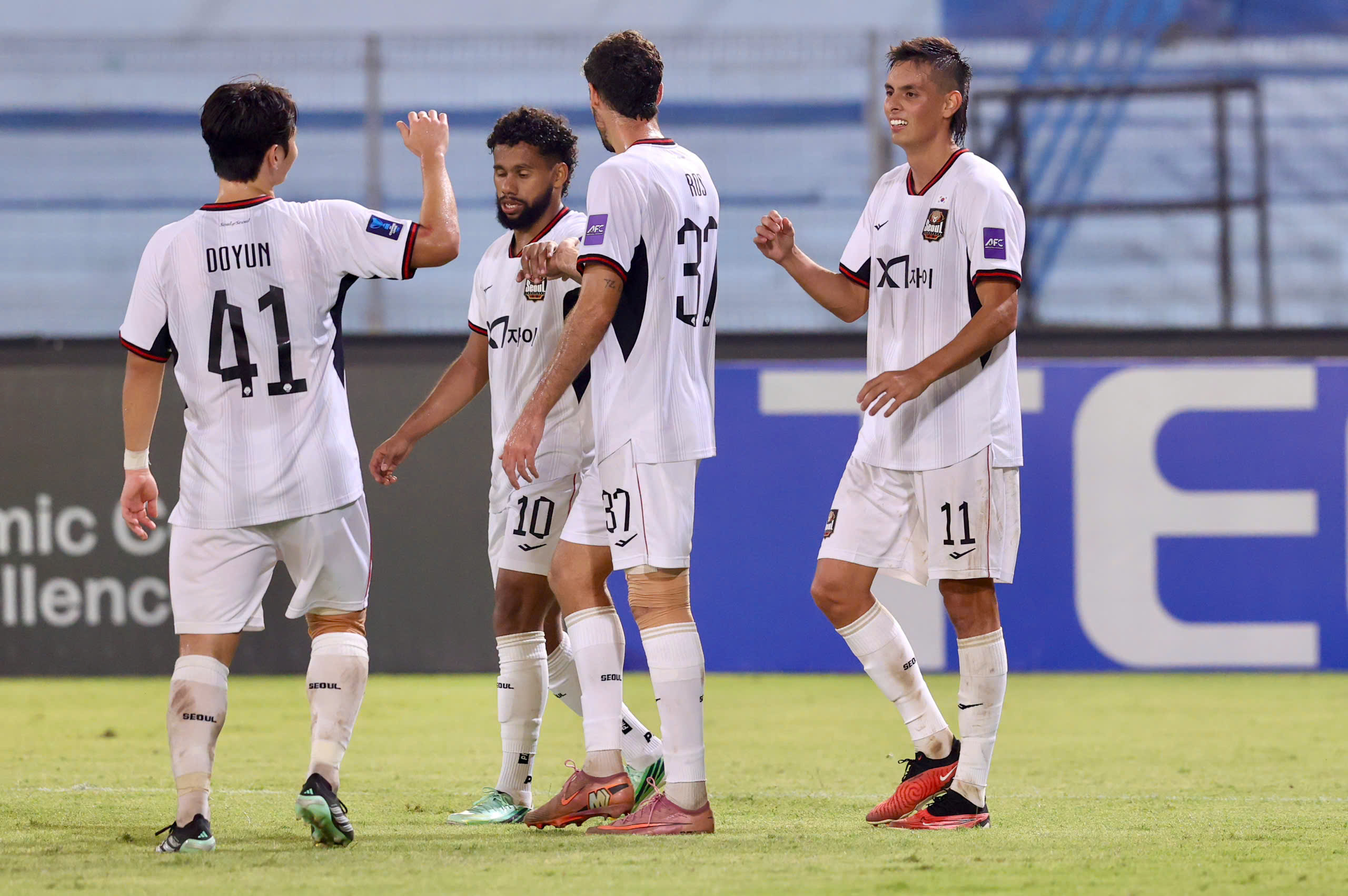 Thắng dễ Thể Công Viettel, HLV FC Seoul vẫn thừa nhận một điều - Ảnh 2. Thắng dễ Thể Công Viettel, HLV FC Seoul vẫn thừa nhận một điều - Ảnh 2.