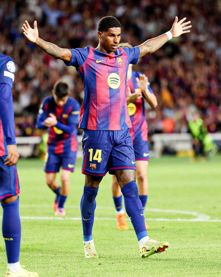 Rashford và màn ăn mừng đầy ngạo nghễ sau bàn thắng vào lưới Olympiacos. (Ảnh: footballontnt)