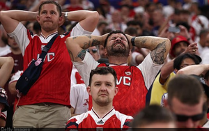 Arsenal players and fans are heartbroken after a cruel defeat in the Champions League final.